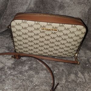 Michael Kors Cross body